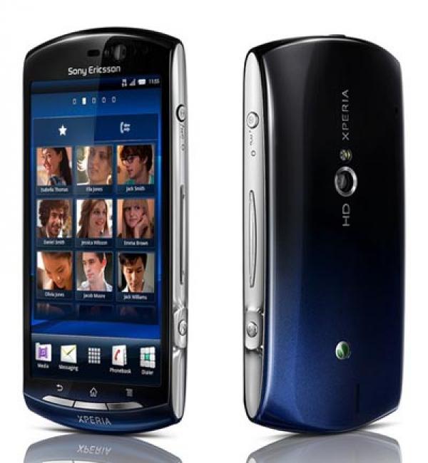 Sony Ericsson Neo...Цена: от 650 лв.Накратко: Голям екран и гигахерцов процесор на умерена цена.Sony Ericsson борят конкурентите с гигахерцов процесор, графичен ускорител Adreno 205 и нова версия на фирмения UXP, който изглежда  като че ли най-привлекателния сред интерфейсите, разработвани за Android.Xperia Neo радва и с готиния 3,7-инчов екран, който не оставя усещането, че държите джапанка на баскетболист, когато вземете телефона в ръка. Отделни похвали заслужава камерата – 8-те мегапиксела позволяват да се правят качествени снимки и да се записват клипчета в HD резолюция. При възпроизвеждането на видео приложения се разчита на технологията Mobile BRAVIA Engine.Обобщено:Sony Ericsson Xperia Neo едвам се побира към критериите ни за цена, но пък осигурява комфортно браузване в интернет, мобилно пребиваване в социалните мрежи и качествено възпроизвеждане на всякаква мултимедия. Някои от вас могат да се смутят от гланцираният пластмасов корпус.