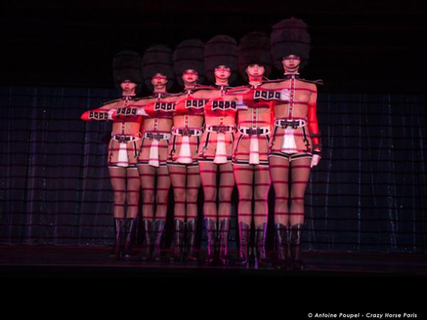 Снимка: lecrazyhorseparis.com
