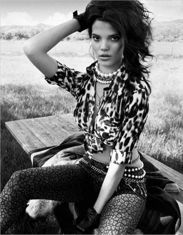 Снимка: Guess