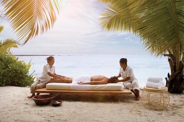 desroches-island.com