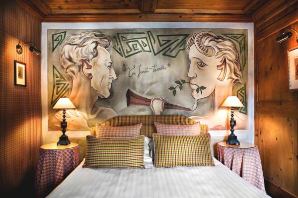 Hôtel Mont-Blanc - ФранцияХотелът е разположен в сърцето на Межев в Алпите. Репутацията му нараства след 50-те години на миналия век, когато в него отсядат известни писатели, певци и музиканти. Черпейки вдъхновение от популярните си гости, хотелът отдава почит на своя редовен гост френския поет и режисьор Жан Кокто.Снимка: Hôtel Mont-Blanc