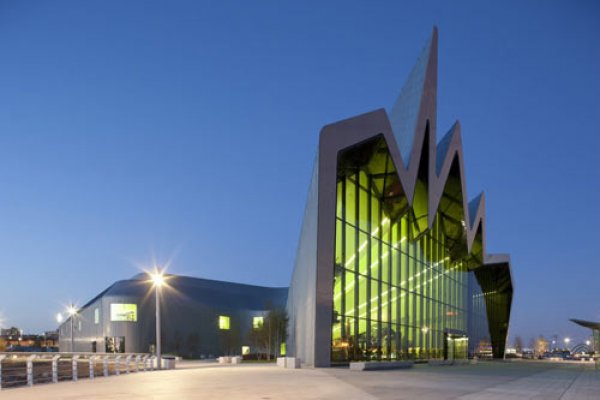 Музеят Ривърсайд (Riverside Museum) в Глазгоу... Снимка: Alan McAteer