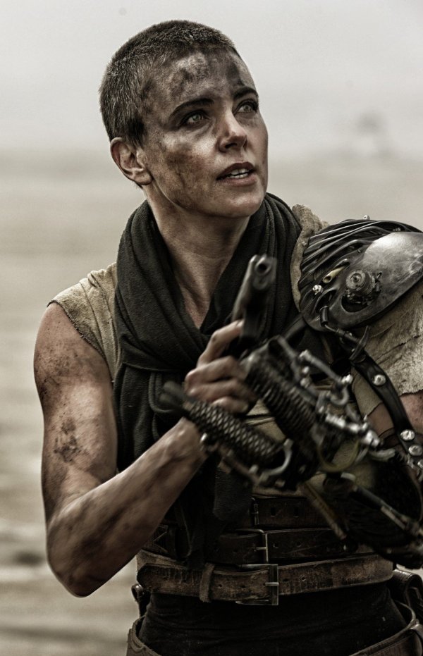 Чарлийз изглеждаше така в лентата "Mad Max: Fury Road". Снимка: outnow.ch
