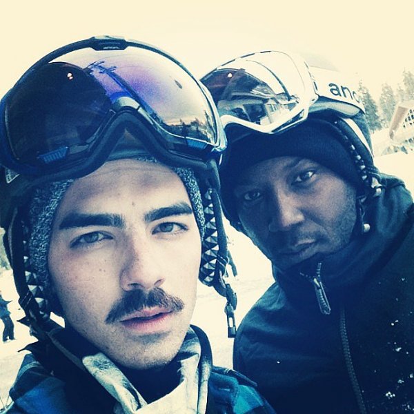Джо Джонас с приятел в Мамот Лейкс, Калифорния; Снимка; Instagram