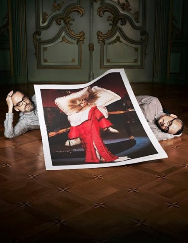Viktor & Rolf в холандското издание на Vogue Снимка: smartologie.com