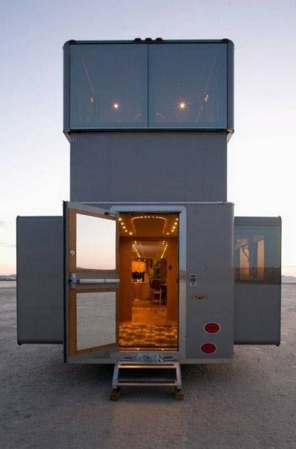 Снимка: House on Wheels