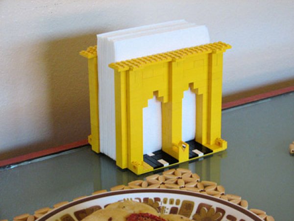 Снимка: legoexpress.tumblr.comСалфетник реплика на Бруклинския мост от Лего