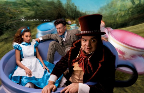 Бионсе, Лайл Лъвет и Оливър Плат като героите от "Алиса в страната на чудесата" Снимка: Disney/Annie Leibovitz