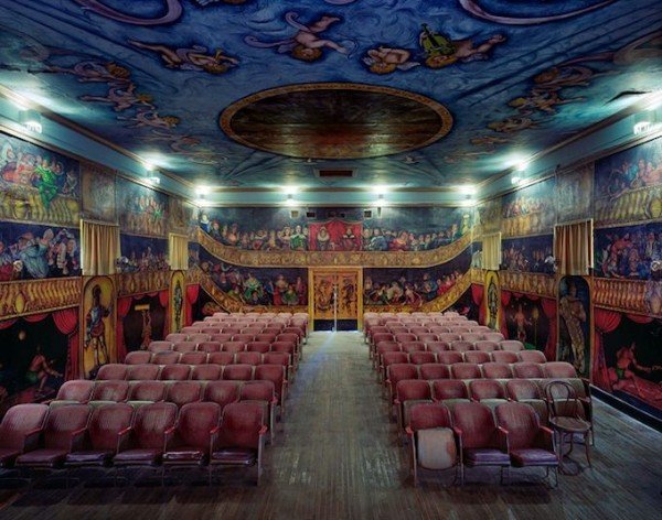 Операта "Amargosa Opera House" Калифорния, САЩ; Снимка: thewondrous.com
