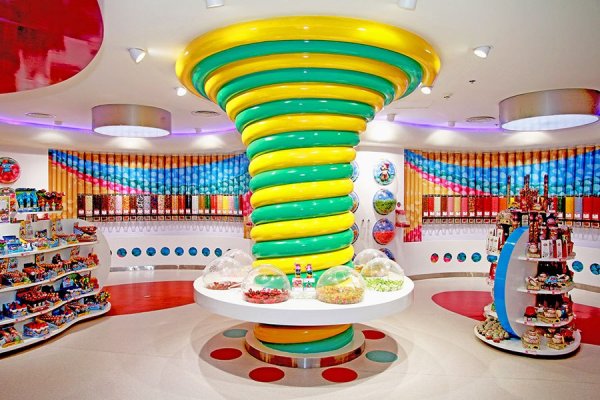 Снимка; architecturaldigest.com"Candylawa" в Рияд, Саудитска Арабия Това буквално е страната на сладкишите. Магазинът се намира в Мол и е на две нива. Той е разделен на няколко секции, включително за близалки, за бонбони, за френски сладкиши и т.н.