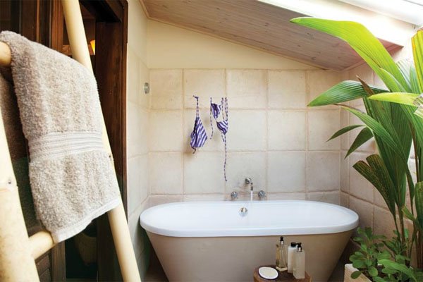 desroches-island.com