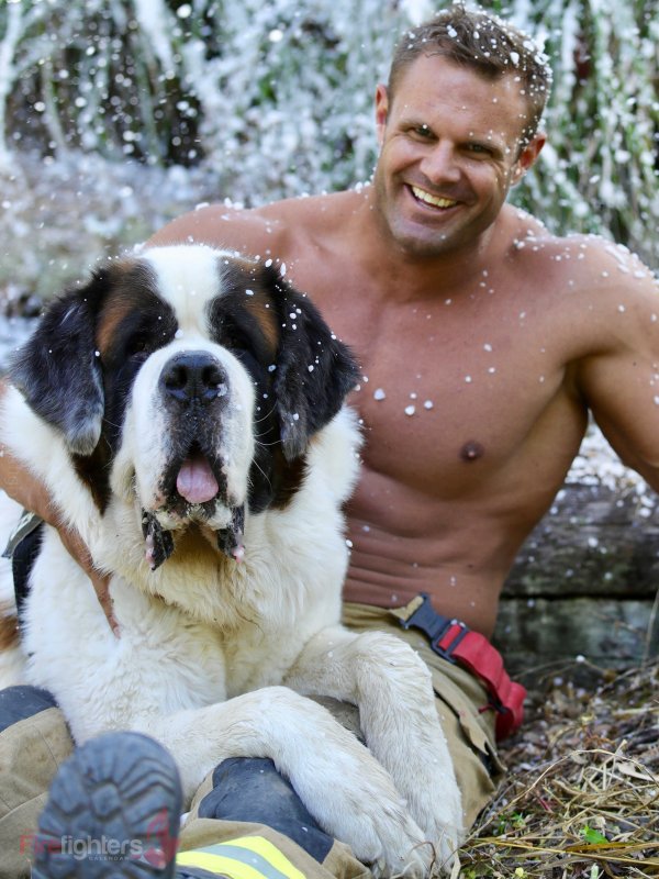 Снимка: @australianfirefighterscalendar.com