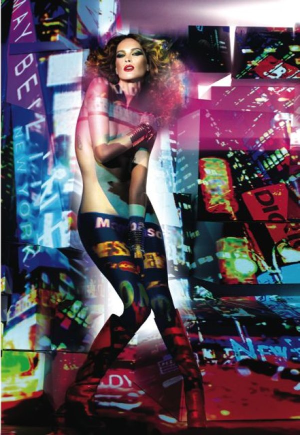 Ерин Уосън представя "Таймс скуеър", Снимка: Maybelline 2013 Calendar