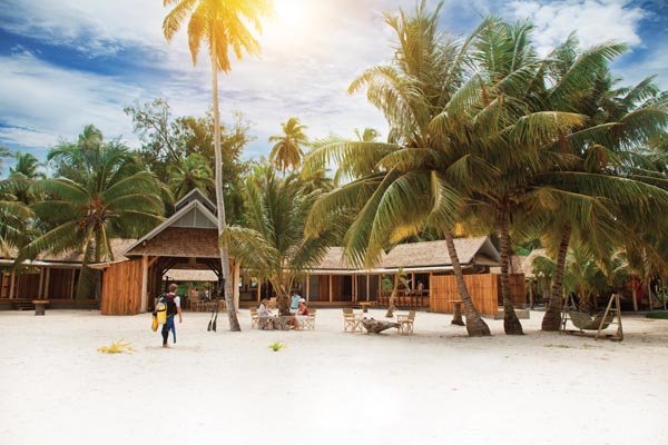desroches-island.com
