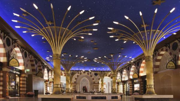 6. ДубайThe Dubai Mall е най-големият мол в света (на базата на всички квадратни метра). В Мола на Дубай има над 1200 търговски обекта, 160 места за храна и напитки. Там се помещава и най-големият магазин на бонбони в света, а именно Candylicious.Снимка: travelchannel.com