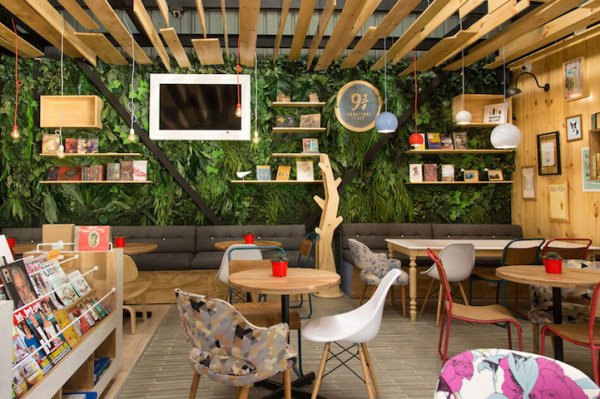 Снимка: 9¾ Bookstore and Café