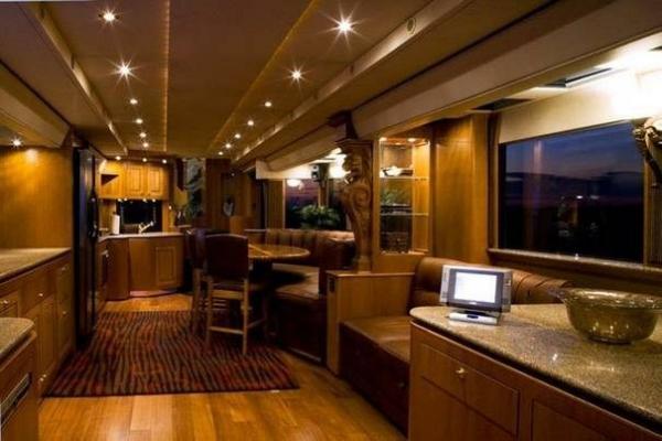 Снимка: House on Wheels