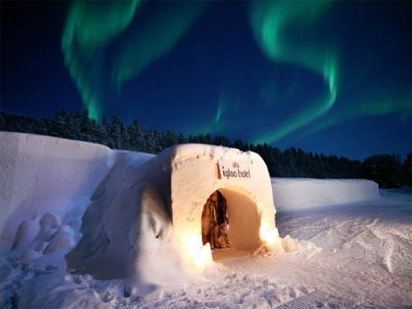 3. Sorrisniva Igloo Hotel – Алта, НорвегияЛуксозният леден хотел се намира на 15 километра извън града Алта в североизточната част на Норвегия. Sorrisniva Igloo Hotel е известен с отличното си обслужване и интимна атмосфера. Всяка стая е оборудвана с модерни удобства, включително безжичен интернет. Хотелът разполага и със СПА, където може да се отпуснете след някоя зимна разходка.Снимка: travelvivi.com
