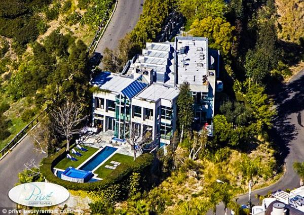 Снимка: Prive Luxury Rentals