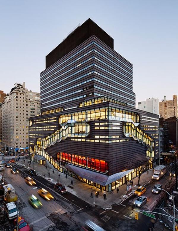 Снимка: architecturaldigest.comТова е екстериора на Университетския център в Ню Йорк Сити. Центърът включва класни стаи, общежития и компютърни лаборатории.