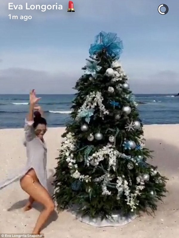 Ева Лонгория посрещна Коледа на плажа в Мексико; Снимка: Instagram