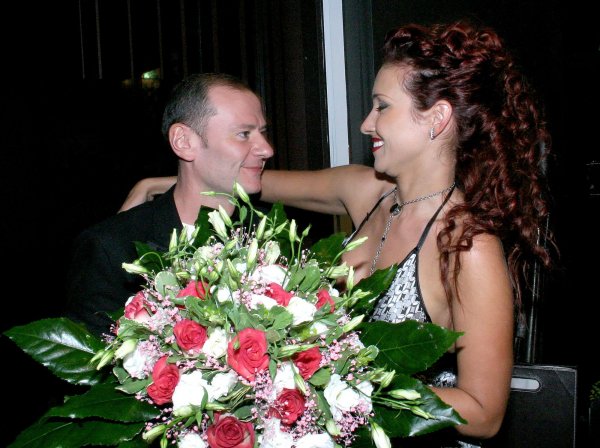 Евтим Милошев, продуцент на "Сървайвър", поздравява Александра Раева на откриването на бутика й през 2007 г. Снимка: Булфото