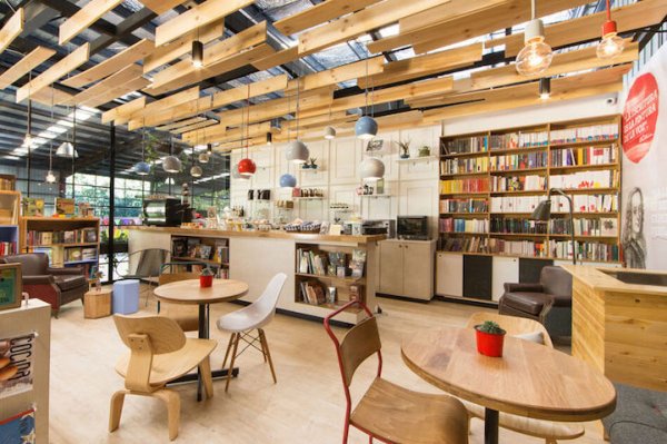 Снимка: 9¾ Bookstore and Café