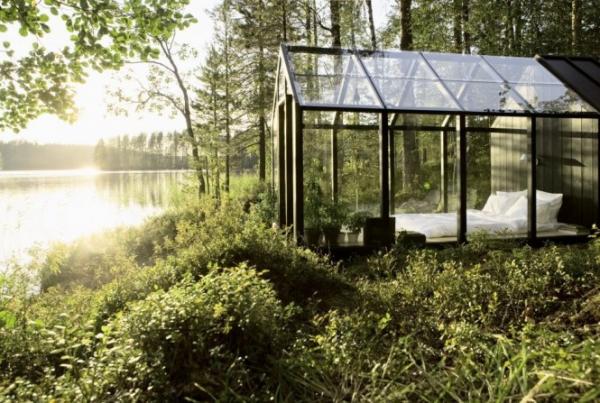 Снимка: http://www.home-designing.com Тази спалня в градина е творение на архитекта Вили Хара от Хелзинки и се използва като допълнителна спалня в лятната къща на дизайнерката Линда Бергрот.