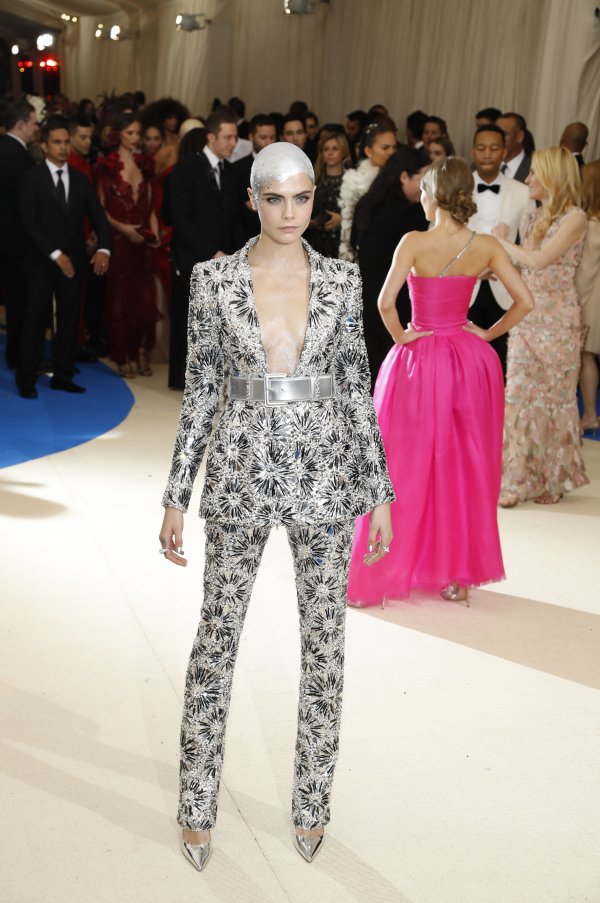 Кара Делевин в тоалет на Chanel. Снимка: Reuters