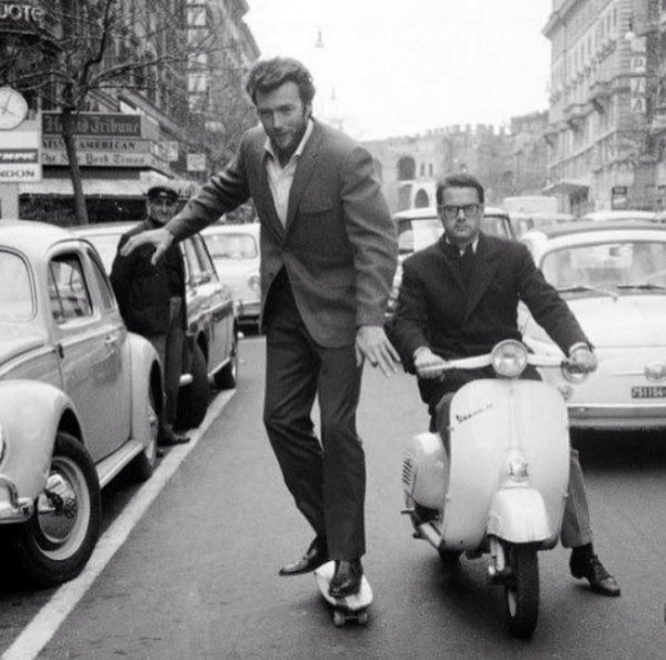 Клинт Истууд се опитва да кара скейтборд в Рим през 1964 г. Снимка: Instagram
