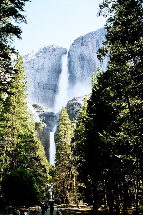 Водопад ЙосемитиСнимка: Yosemite Falls, California, USA / Personal picture from user Urban 2004 {{GFDL}})