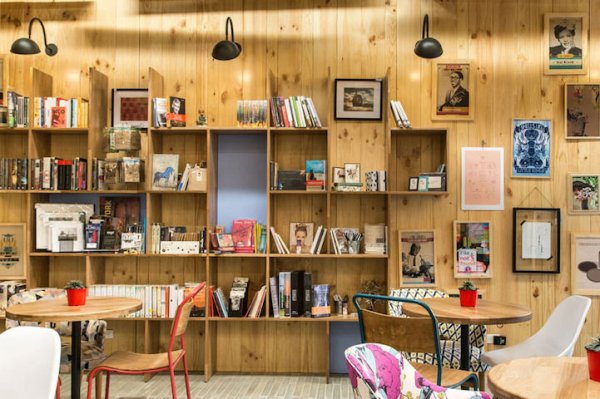 Снимка: 9¾ Bookstore and Café
