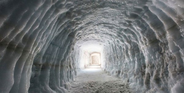 Снимка: Roman Gerasymenko/“Into the Glacier”