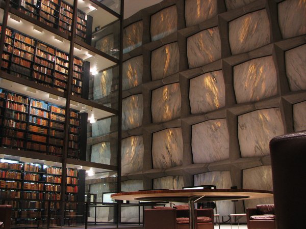 Снимка: InstagramБиблиотеката "The Beinecke Rare Book & Manuscript Library" в Йейл, САЩ е една от най-големите в света, като е посветена изцяло на редки книги и ръкописи. Строителството на сградата е завършено през 1963 г.