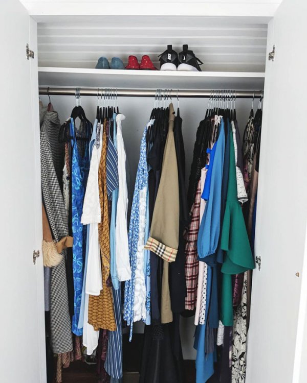 www.instagram.com/thebustinyhome/