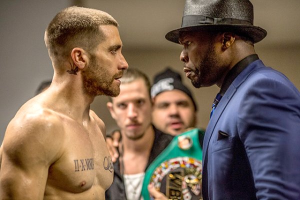 Джейк ГиленхалФилм: "Southpaw"; премиера - 24 юли. Гиленхал също като Брадли си партнира с чаровницата Рейчъл Макадамс. Джейк промени физиката си напълно за тази драма, в която играе боксьор. Снимка: outnow.ch