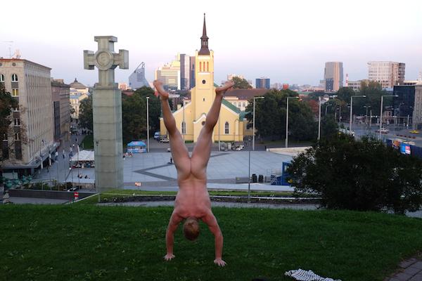 Талин, ЕстонияСнимка: Naked Handstander