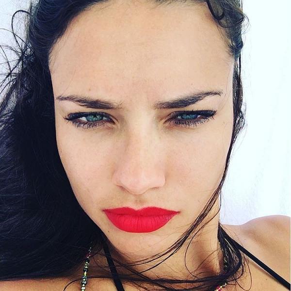 Ярко червено червило, Снимка: Instagram
