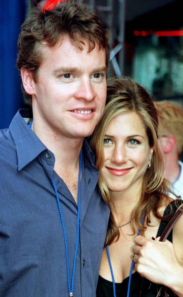 Джен излизаше с актьора Тейт Донован цели три години между 1994-1997 г. Тя дори го открадна от колежката си Сандра Бълок. Снимка: Reuters