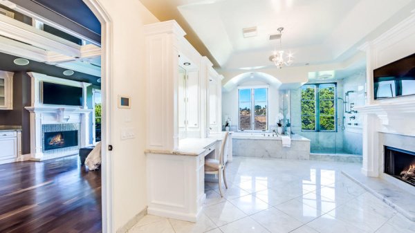 Снимка: belaircrestmansion.com