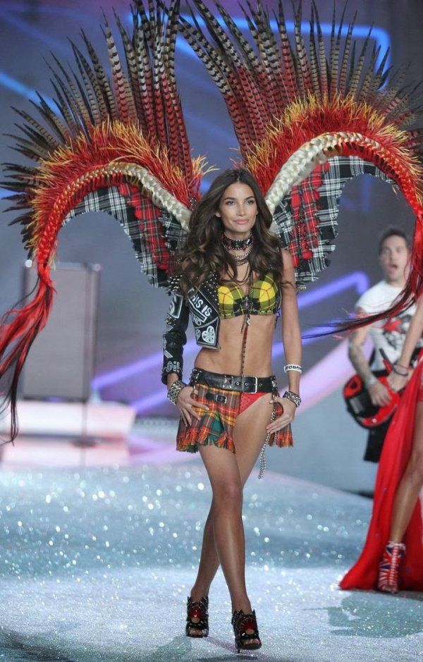 Лили ОлдриджСнимка: Victoria's Secret Fashion Show