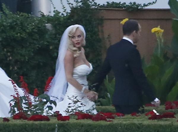 Джени Маккарти и Дони Уолберг; Снимка: brides.com
