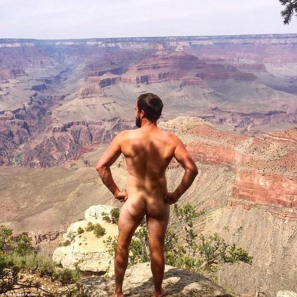 Снимка: Instagram/ The Naked Farmer