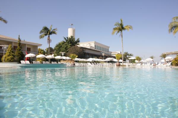 Белгия: Paradise Golf & Lake Resort, Можи дас КрузисХотелският голф комплекс Paradise Golf & Lake Resort, разположен в непосредствена близост до Сао Пауло, е домакин на белгийския национален отбор това лято. Луксозният хотел определено е насочен към спортните личности, тъй като освен голф игрище с 18 дупки, на територията на комплекса се намират няколко открити плувни басейна, тенис кортове, футболни игрища, баскетболно поле, фитнес, пейнтбол съоръжения и разбира се спа център за пълно презареждане след натоварения спортен ден.Снимка: trivago.bg