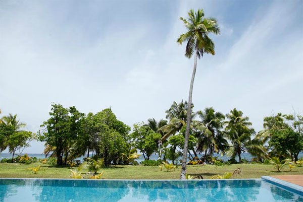 desroches-island.com
