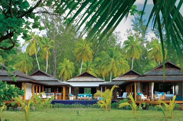 desroches-island.com