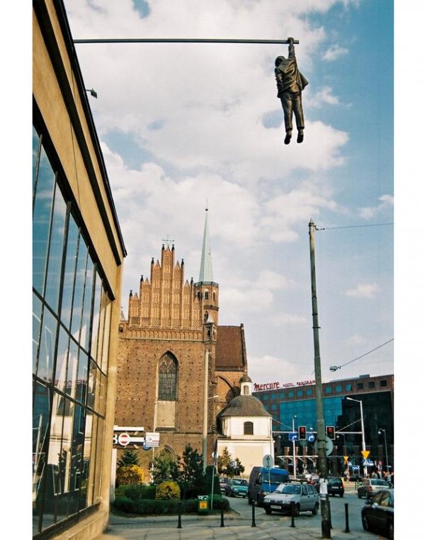 Висящият човек във Варшава, Полша. Снимка: flickr.com