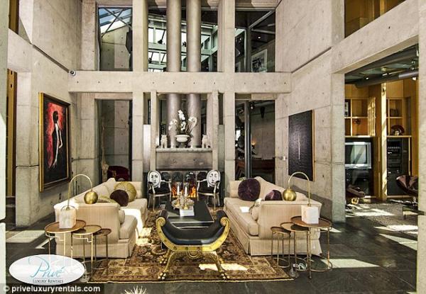 Снимка: Prive Luxury Rentals