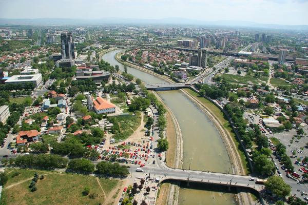 Река Вардар и въздушен изглед на македонската столица... Изглежда по-добре, отколкото си я представяхте, нали? Снимка: Dreamstime