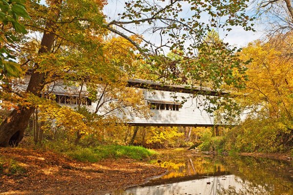 Снимка: architecturaldigest.com Този мост е построен през 1856 г. от Хенри Улф и се намира в Парк Каунти, Индиана. Структурата му е възстановена през 1996 година. 